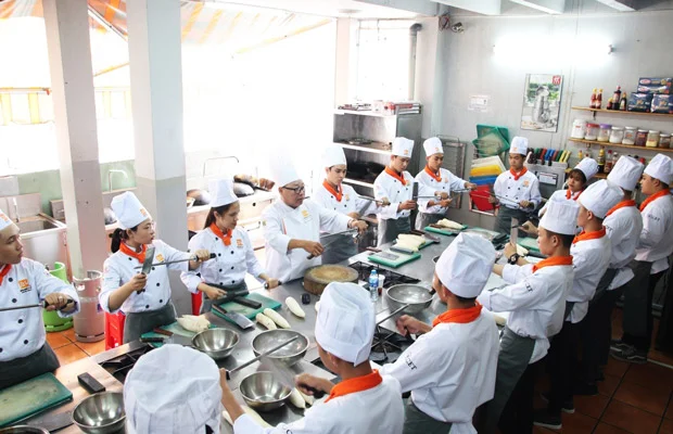 88New 1 com link không bị chặn thực hiện kỹ năng sử dụng dao tại lớp học