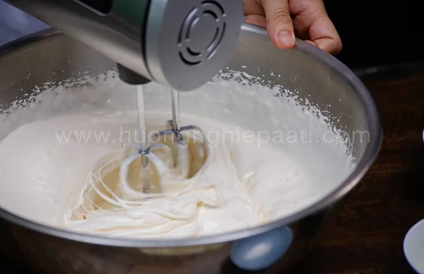 Đánh bông lòng trắng trứng