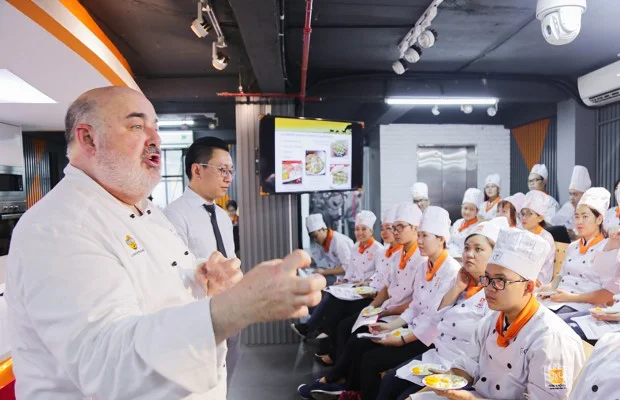 New88044 nạp rút nhanh chóng Chef Mark Todd