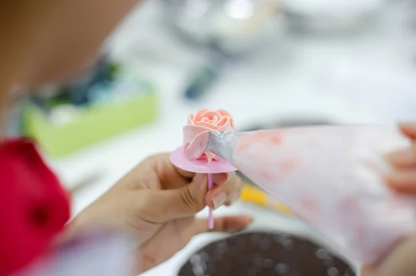 Hướng dẫn kỹ thuật bắt bông kem Hướng dẫn kỹ thuật bắt bông kem