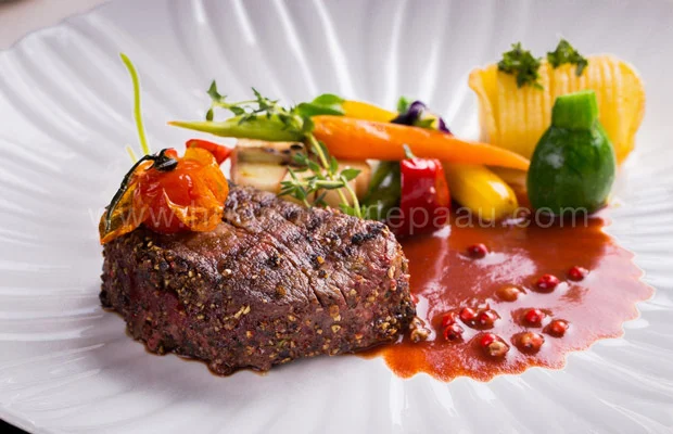 Thăn bò xốt tiêu đỏ