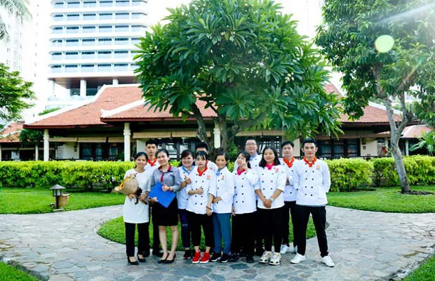 88New 1 com link không bị chặn chụp hình lưu niệm cùng đại diện từ resort