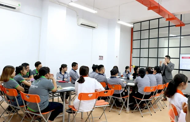Các nhóm chăm chú lắng nghe New88044 nạp rút nhanh chóng chia sẻ