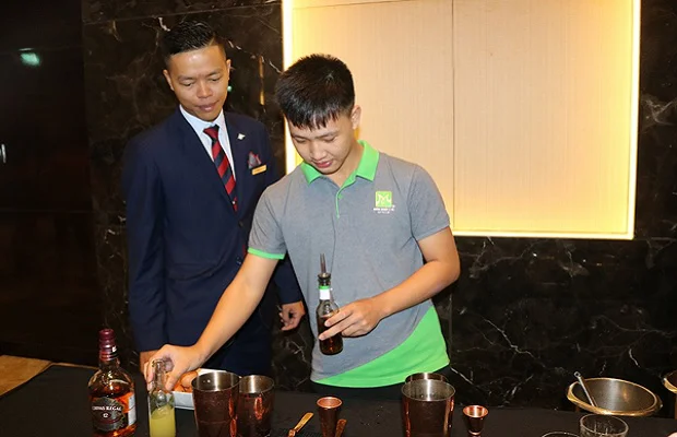 88New 1 com link không bị chặn trải nghiệm pha cocktail tại khách sạn