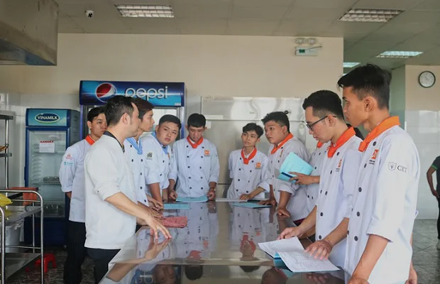 New8883 cá cược thể thao, casino trực tuyến, tài xỉu khách sạn Nguyễn Trang Trí chia sẻ