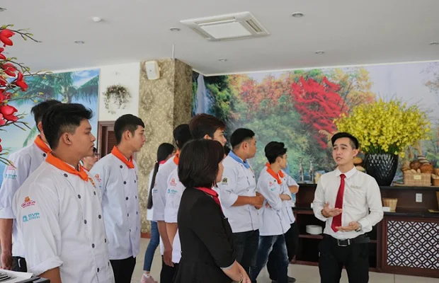 Quản lý khu vực Nhà hàng trao đổi với các 88New 1 com link không bị chặn