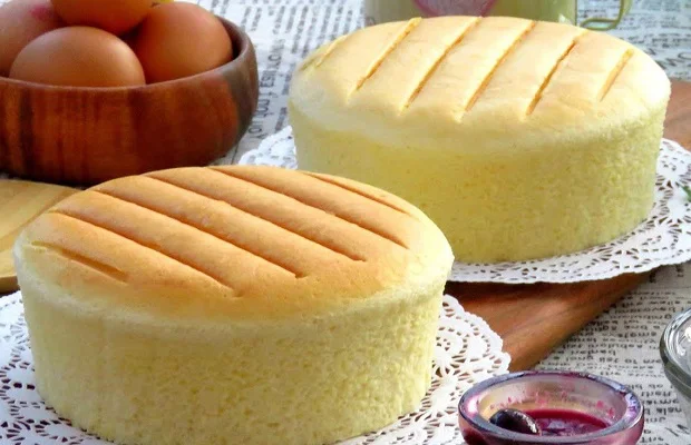 bánh bông lan bằng nồi cơm