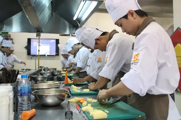 sinh viên thực hành để vững New88 com Sân chơi uy tín hàng đầu