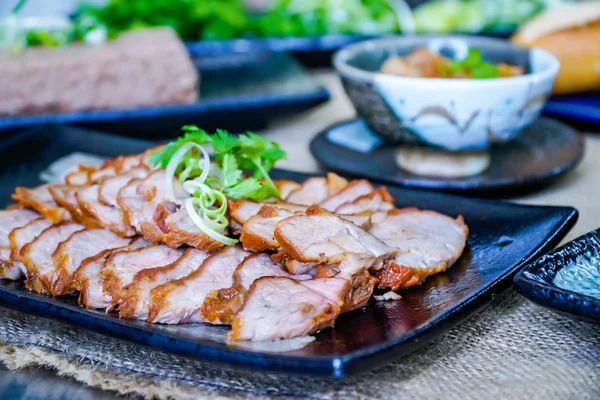 nhan-banh-mi-xa-xiu1