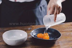sơ chế trứng muối