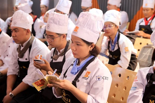 88New 1 com link không bị chặn chăm chú ghi chép