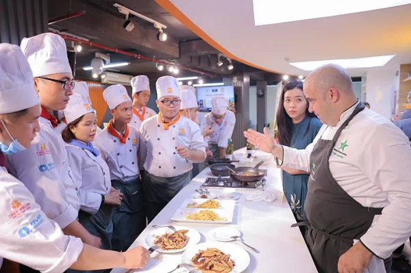 88New 1 com link không bị chặn thưởng thức món ăn từ Chef Frank Sempere