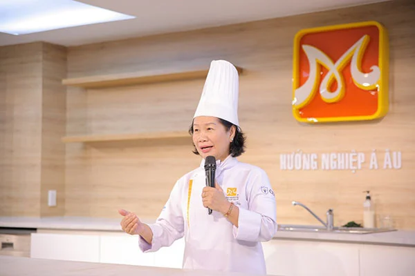 cô minh thúy chia sẻ tại chương trình