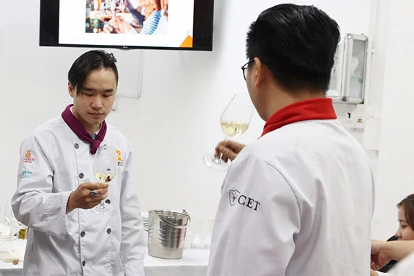 88New 1 com link không bị chặn thưởng thức rượu vang để cảm nhận được hương vị thực tế
