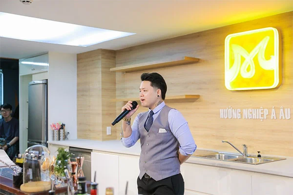 chuyên gia New8808 link không chặn trần gia hân chia sẻ trong chương trình