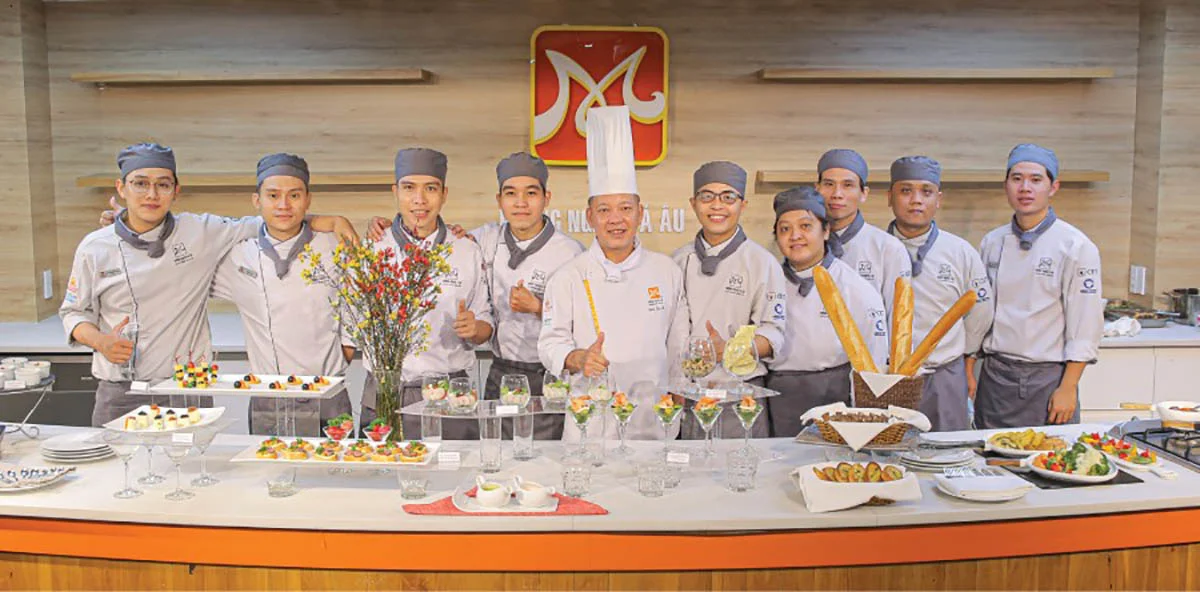 thực hành set up tiệc buffet là trải nghiệm thú vị của các 88New 1 com link không bị chặn