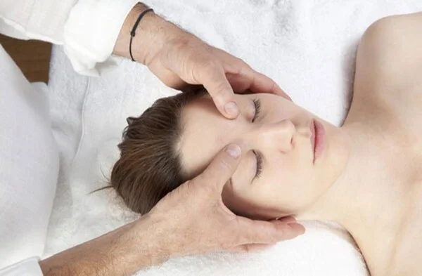 chống chỉ định xoa bóp bấm huyệt