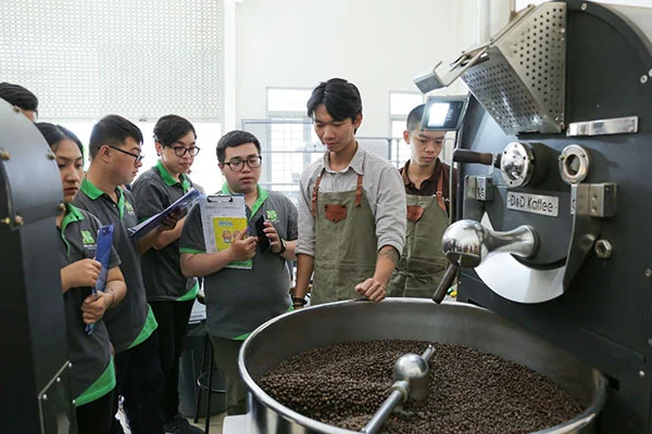 quy trình sản xuất cà phê tại xưởng rang