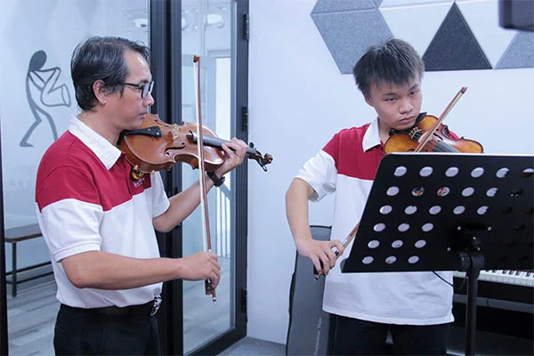 thực hành trên đàn cùng New88044 nạp rút nhanh chóng