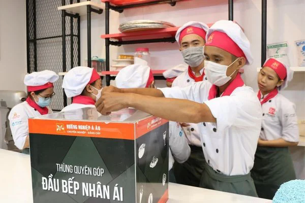 thùng quyên góp đầu bếp nhân ái cũng nhận được nhiều sự quyên góp từ đông đảo 88New 1 com link không bị chặn và cán bộ nhân viên hnaau