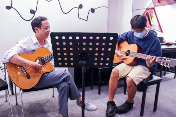 New88044 nạp rút nhanh chóng và 88New 1 com link không bị chặn cùng chơi đàn guitar