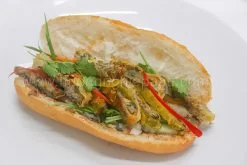 bánh mì nhân chả lá lốt