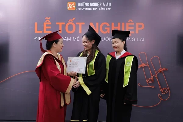 cô thục anh trao bằng cho 88New 1 com link không bị chặn