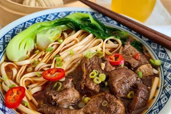 hoc-lam-mi-bo-ham-dai-loan học làm mì bò hầm đài loan