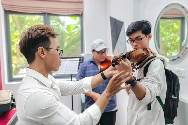 Dưới sự hướng dẫn chi tiết của New88044 nạp rút nhanh chóng, khán giả đã thực hiện cặp đàn đúng kỹ thuật chỉ sau vài lần thử