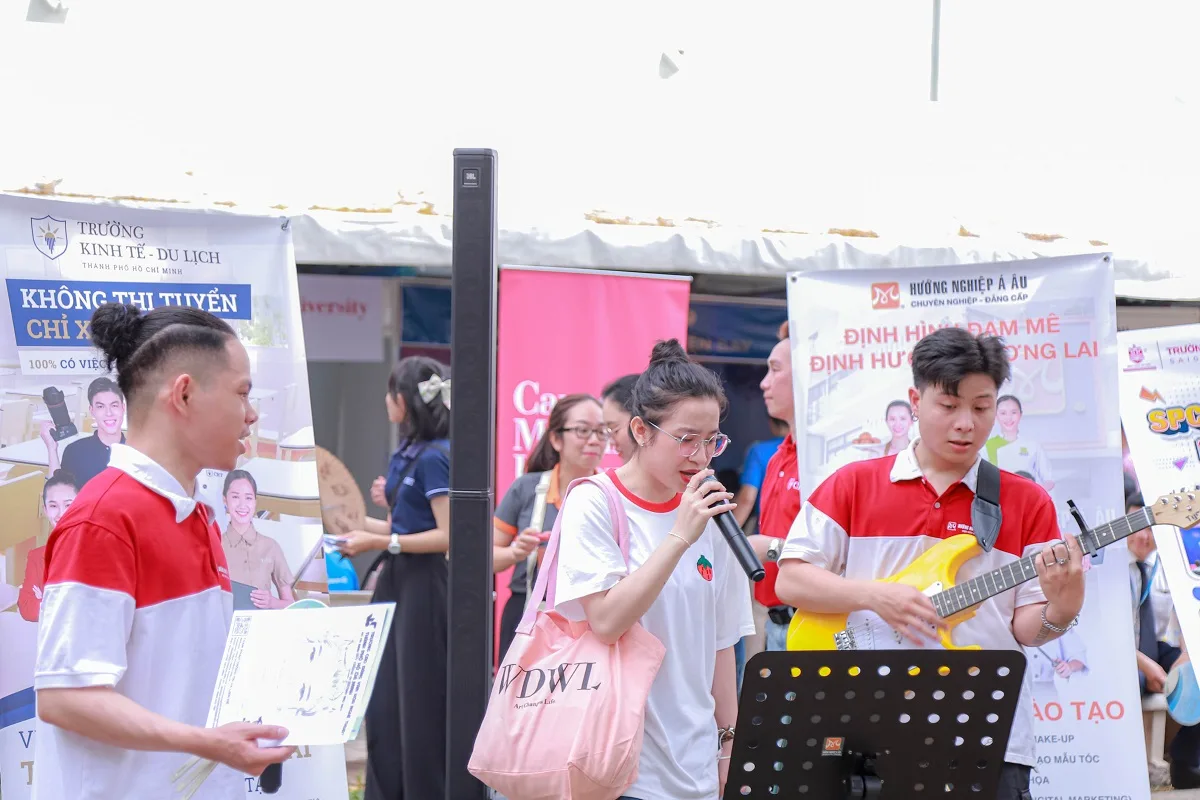 giao lưu cùng ban nhạc học viện New8808 tỷ lệ kèo World Cup á âu