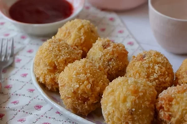 bánh khoai tây nhân thịt bò kiểu nhật