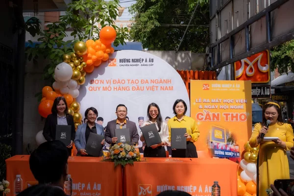 Lễ ký kết hợp tác giữa Trang Chủ Của Nhà Cái New88.Com Chính Thức và các đơn vị tuyển dụng