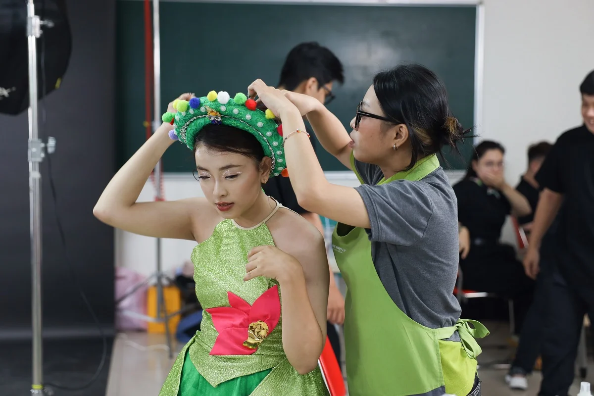 thay phục trang
