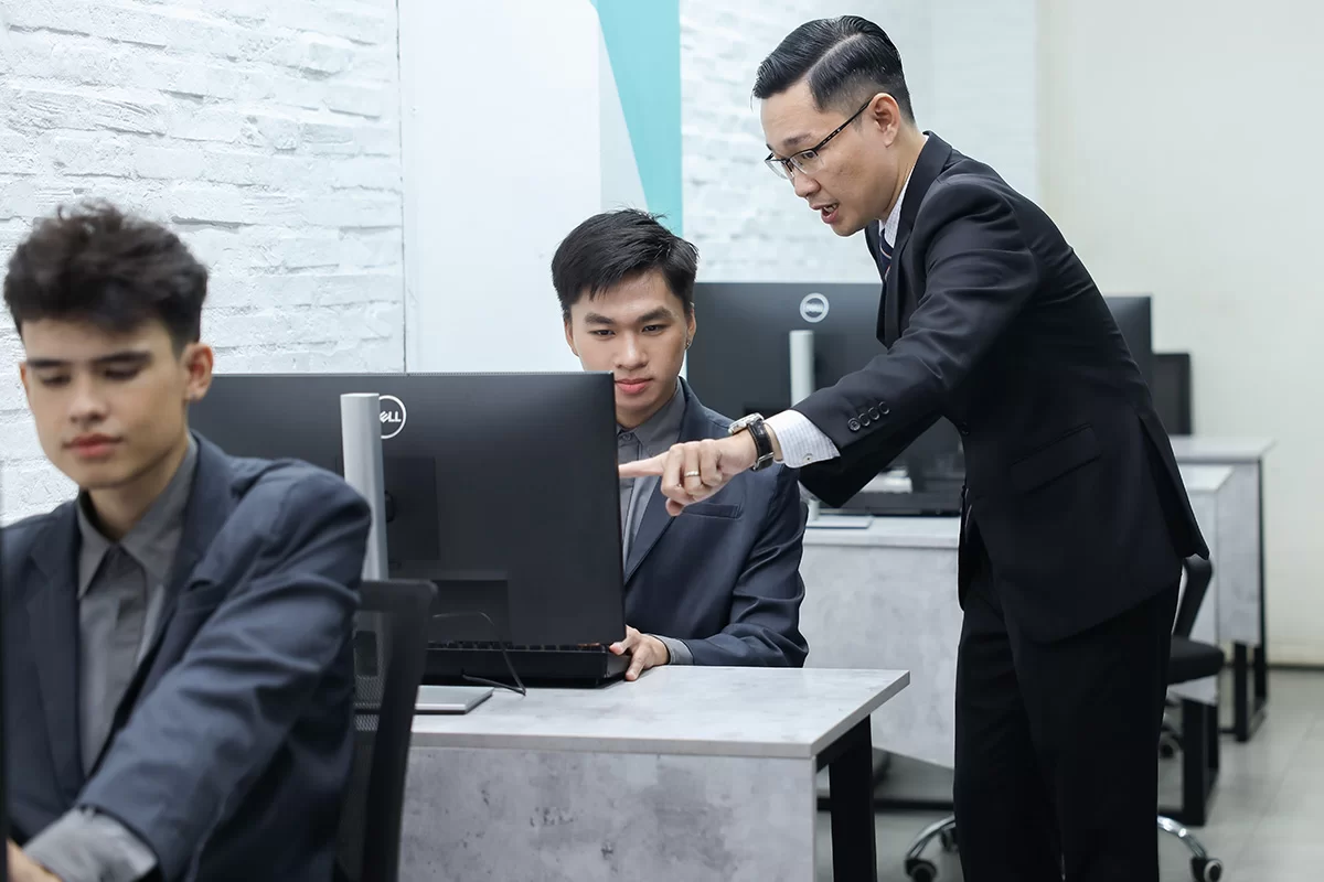 lớp học phòng máy