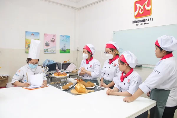 Chi Phí Nhân Sự
