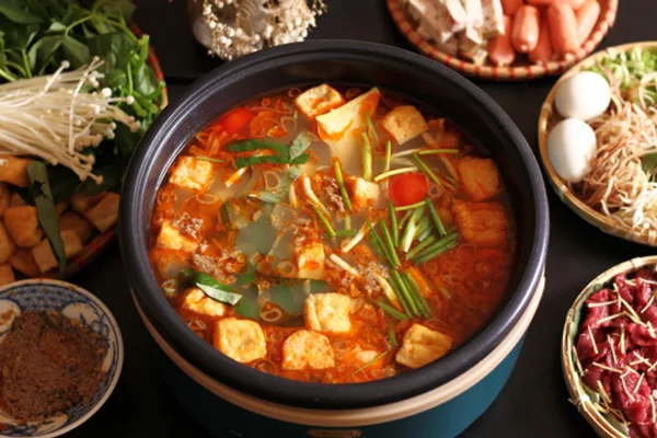 Nồi lẩu riêu cua bắp bò nóng hổi