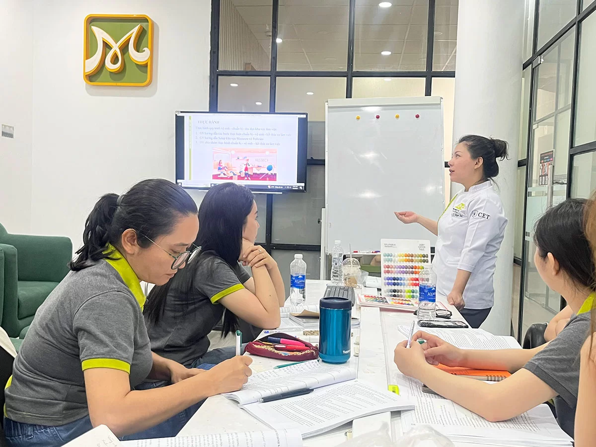 lop-hoc-train-the-trainer-chuyen-nganh-nail lớp học train the trainer chuyên ngành nail