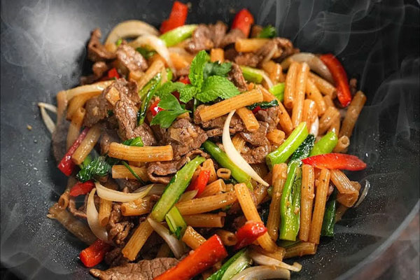 Cách làm nui xào bò mềm ngon đậm vị