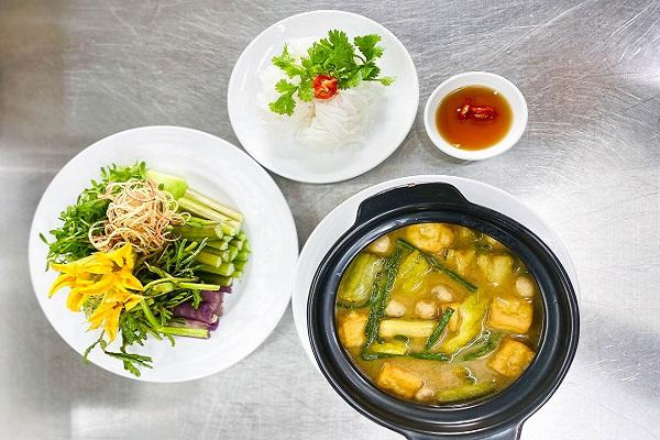 Hướng dẫn chi tiết cách nấu các dòng cốt lẩu chay chuẩn vị.
