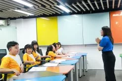 hình ảnh lớp học thực tế của khóa học MC Nhí 08