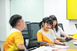 hình ảnh lớp học thực tế của khóa học MC Nhí 09