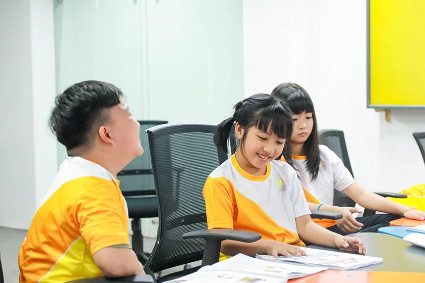 hinh-anh-lop-hoc-thuc-te-cua-khoa-hoc-mc-nhi-09 hình ảnh lớp học thực tế của khóa học MC Nhí 09