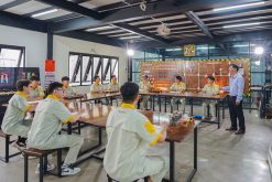 hình ảnh lớp học thực tế của khóa học 88News tải app về điện thoại lắp đặt hệ thống điện năng lượng mặt trời 03