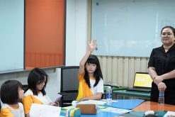 Không chỉ học cách nói hay, con còn học cách tự tin thể hiện bản thân trước mọi người.